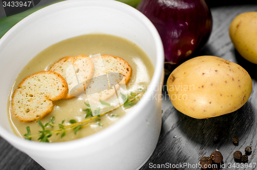 Image of Delicious portion of cream soup with crackers