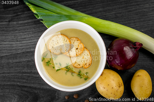 Image of Delicious portion of cream soup with crackers