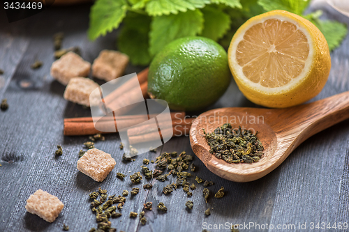 Image of berries  tea