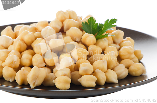 Image of Chickpeas in a brown plate
