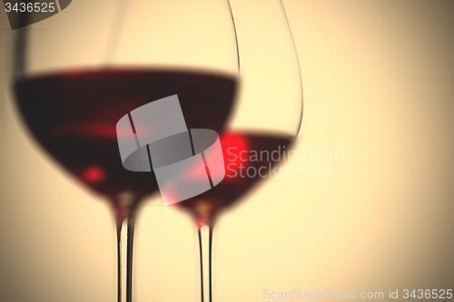 Image of red wine in two goblets