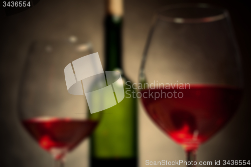 Image of red wine in two goblets
