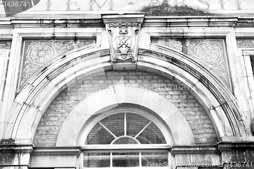 Image of old windon in england london brick and glass the wall 