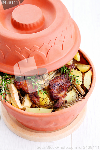 Image of clay pot with meat
