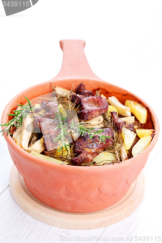 Image of clay pot with meat