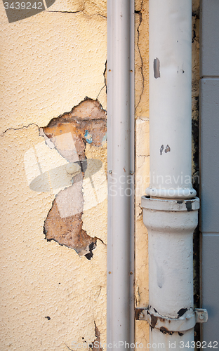 Image of rundown downpipe