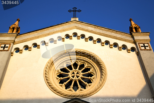Image of rose window  italy  lombardy     in  the gorla  old   