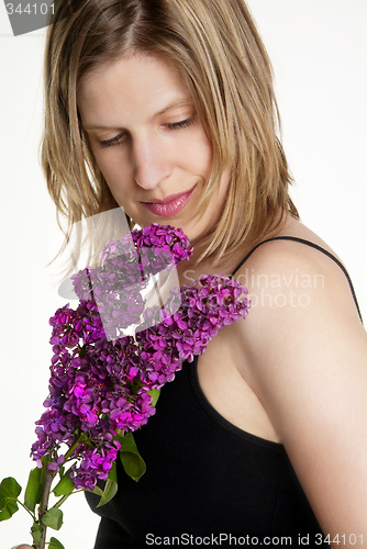 Image of woman with syringa