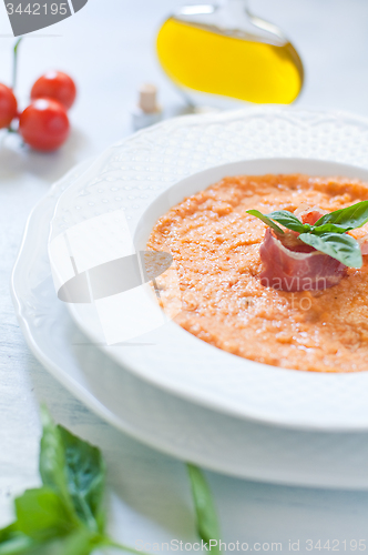 Image of Tomato soup with bread , garlic , oil , salt and pepper