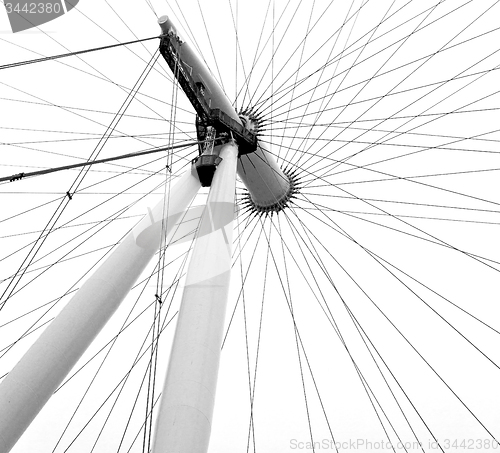 Image of london eye in the spring sky and white clouds