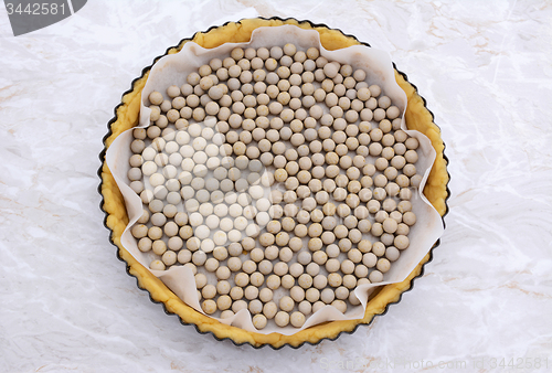 Image of Ceramic beans in an uncooked pie crust