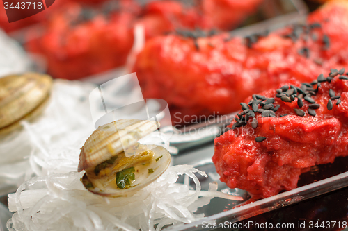 Image of Stand-up snack shrimp with sauce and clams