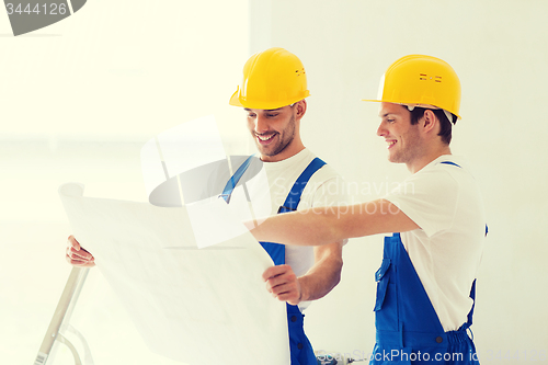 Image of group of builders with blueprint