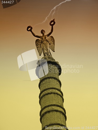 Image of Victory column in Paris