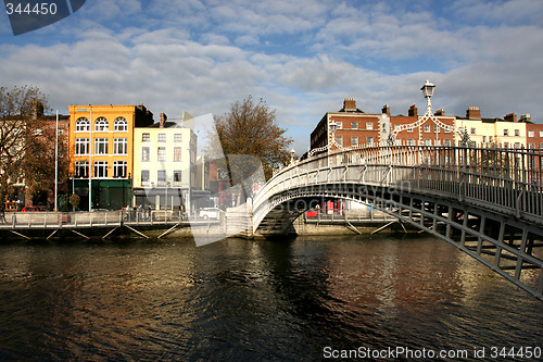 Image of Ha'penny bridge in Dublin