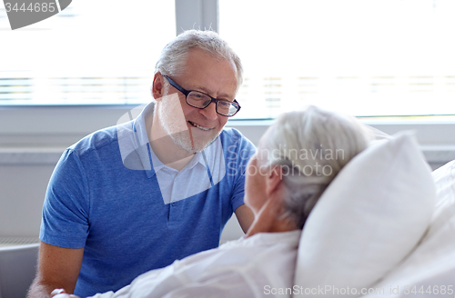 Image of senior couple meeting at hospital ward