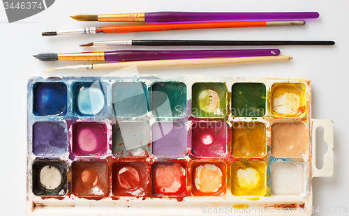 Image of Box of paints and paint brushes