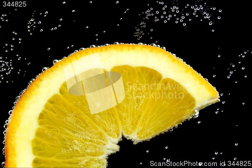 Image of Slice lemon in water