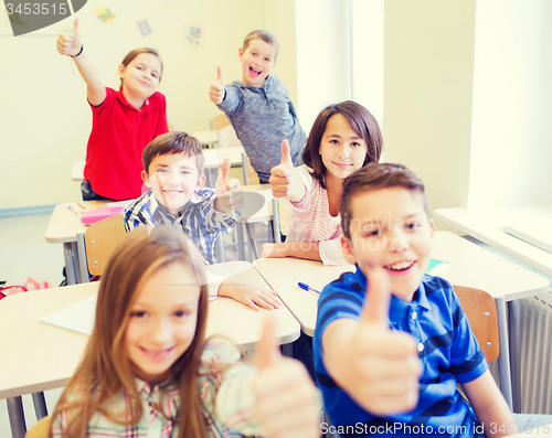 Image of group of school kids showing thumbs up