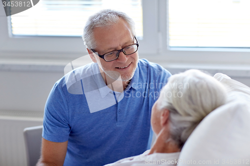 Image of senior couple meeting at hospital ward