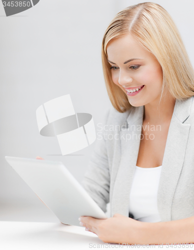 Image of woman with tablet pc