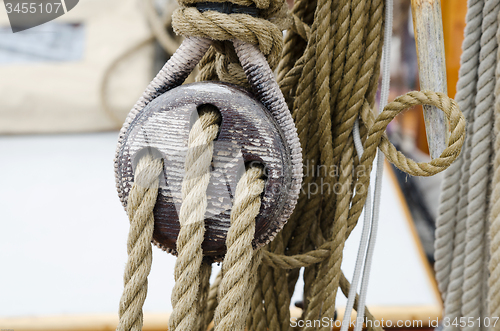 Image of rope and tackle