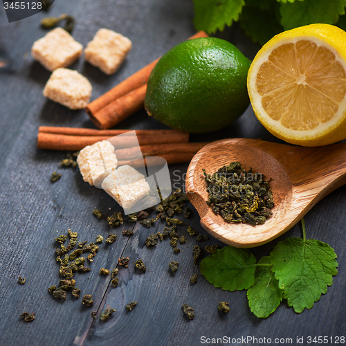 Image of berries  tea