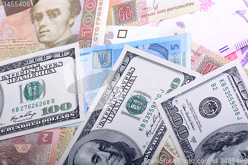 Image of Ukrainian hryvnia and the american dollars