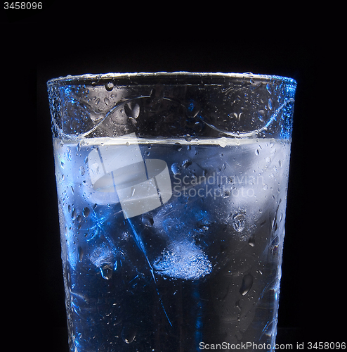 Image of water in glass with ice cubes