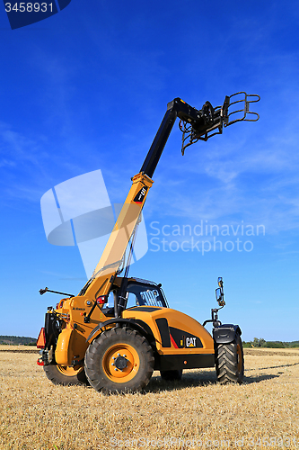 Image of Cat TH407C Telescopic Handler on Stubble Field