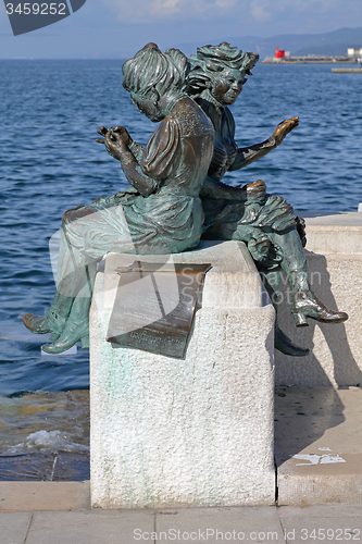 Image of Le Sartine statue