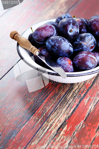 Image of bowl of plums