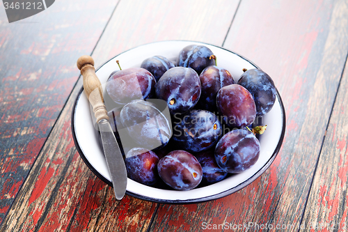 Image of bowl of plums