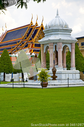 Image of  pavement gold    temple   in   bangkok pink