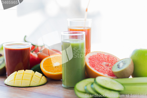 Image of close up of fresh juice glass and fruits on table