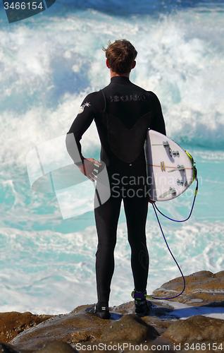 Image of Surfer ready to jump in