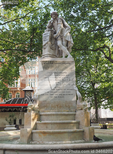 Image of Shakespeare statue in London