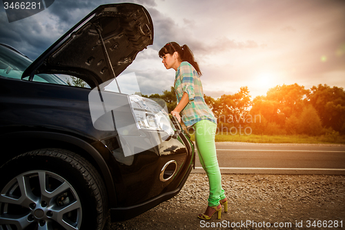 Image of Damage to vehicle problems on the road.