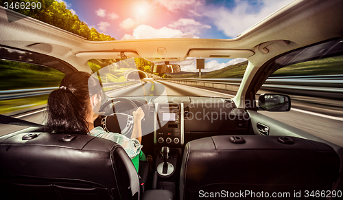 Image of Woman behind the wheel of a car.