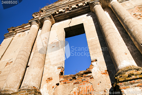 Image of church ruins 