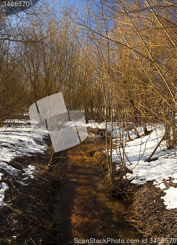 Image of the river in the winter 