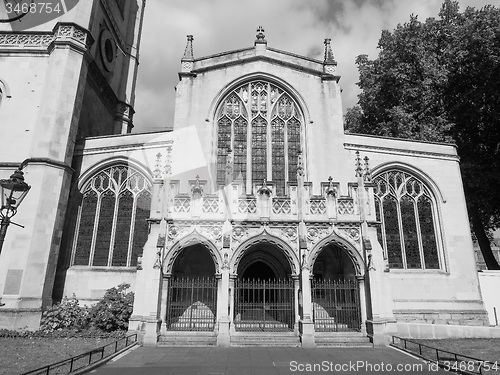 Image of Black and white St Margaret Church in London