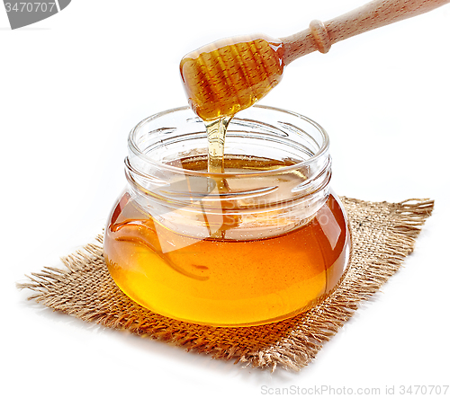 Image of honey pouring into jar