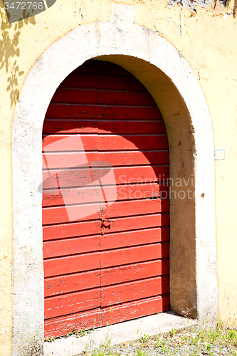 Image of old   door    in italy   wood and nail