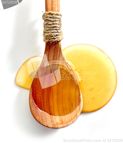 Image of honey in a wooden spoon