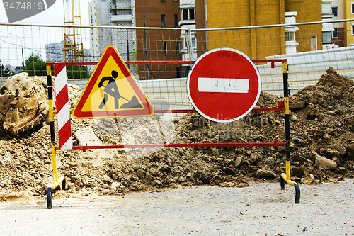 Image of  sign prohibiting construction