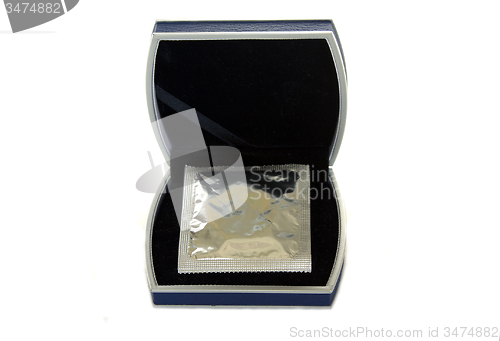 Image of   packaged condom box
