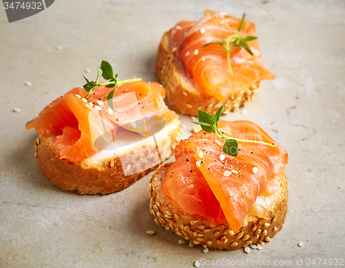 Image of bread with salmon fillet