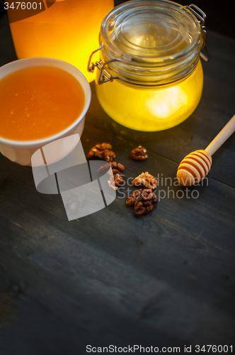 Image of Honey with walnut