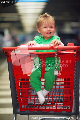 Image of baby in shopping cart